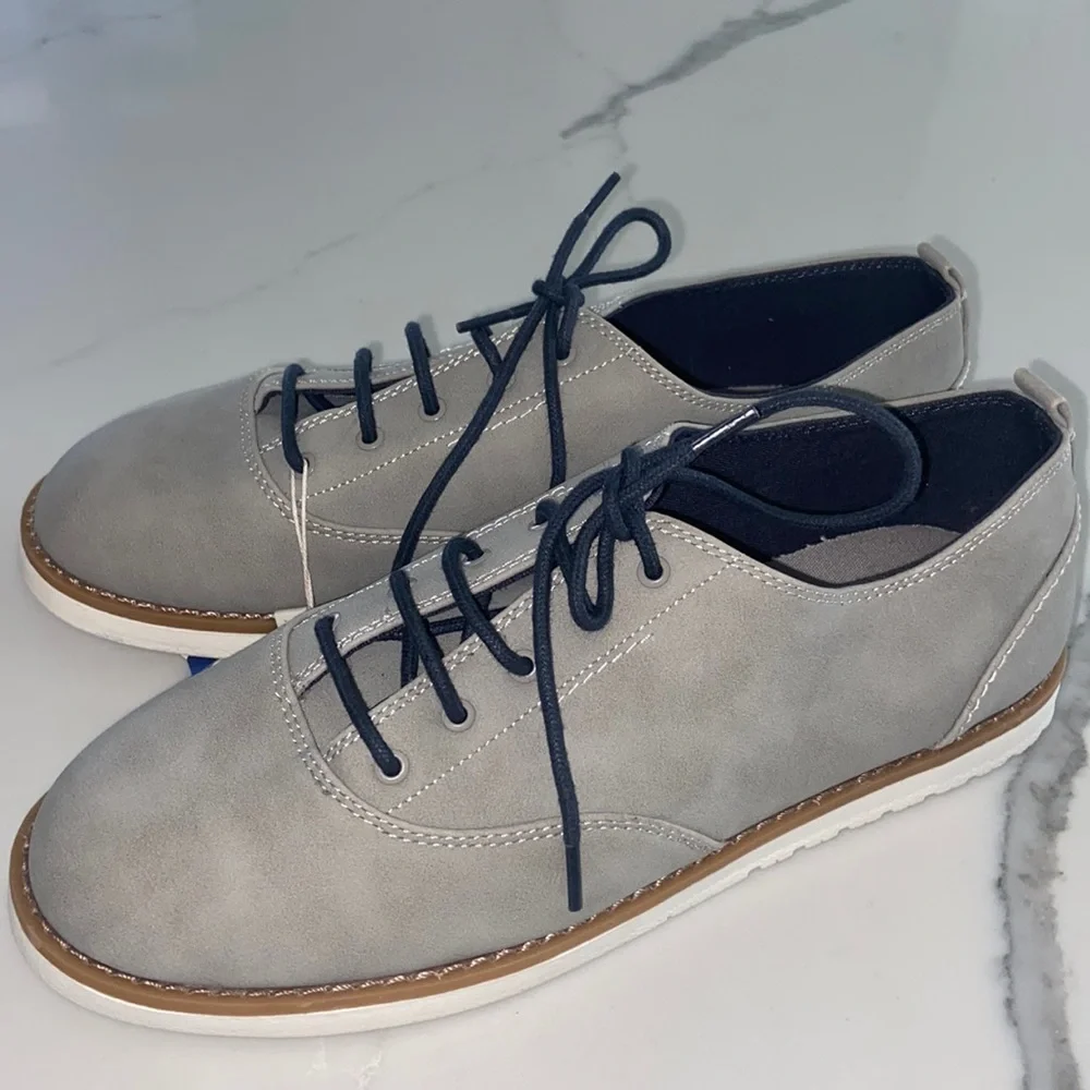 Brand new gorgeous Zara boys fancy shoes size 37, gray with navy laces